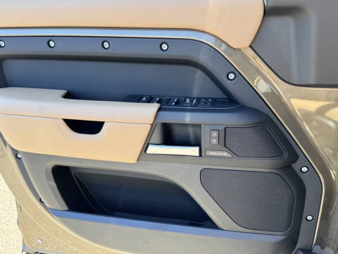 2026 Land Rover Defender 110 P300 S