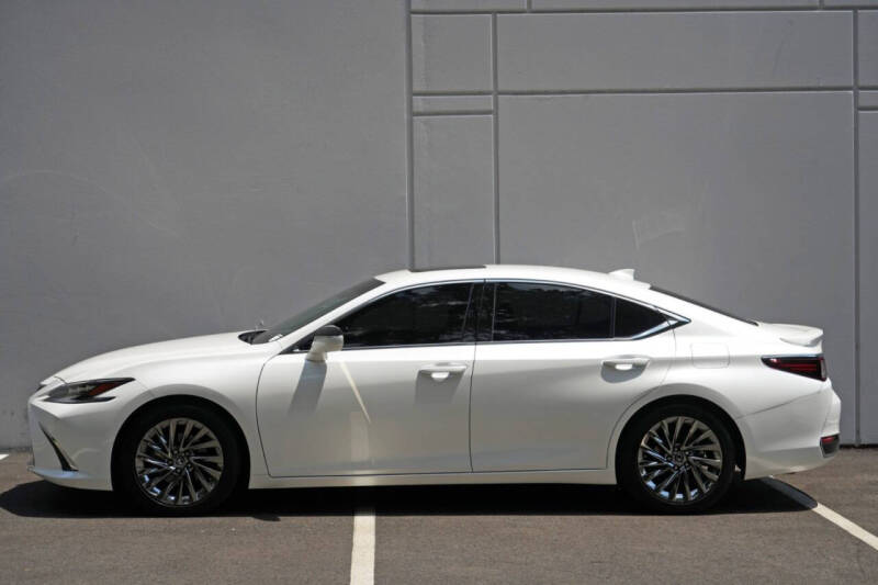 2024 Lexus ES 300h Luxury
