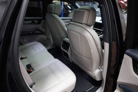 2023 Porsche Cayenne Platinum Edition