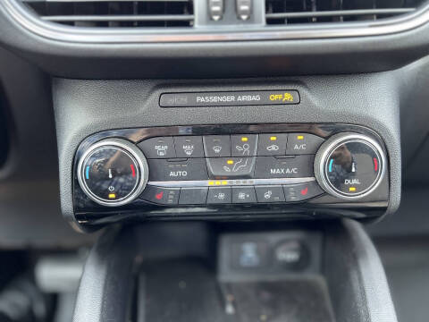 2022 Ford Escape Hybrid Titanium