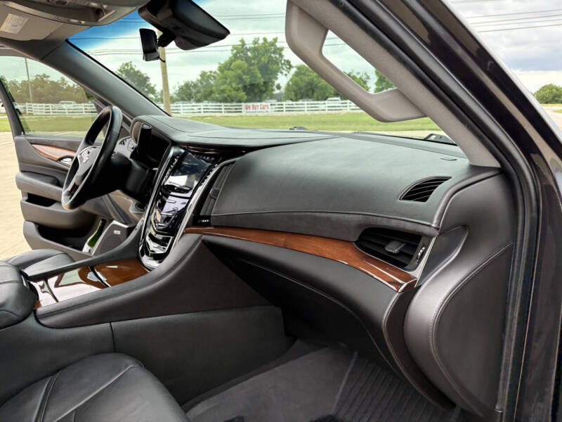2018 Cadillac Escalade Luxury