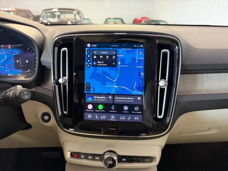 2023 Volvo XC40 B5 Plus Bright Theme