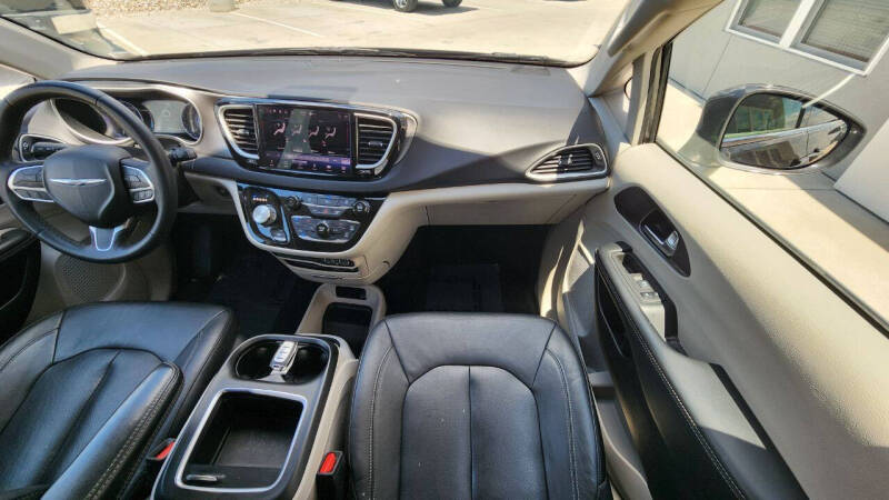 2022 Chrysler Pacifica Touring L