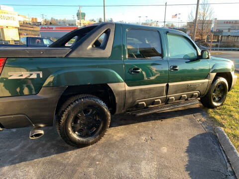 2002 Chevrolet Avalanche for sale at Country Auto Sales Inc. in Bristol VA
