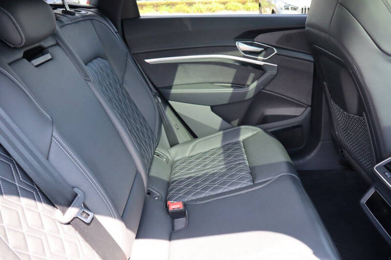 2022 Audi e-tron S quattro Premium Plus