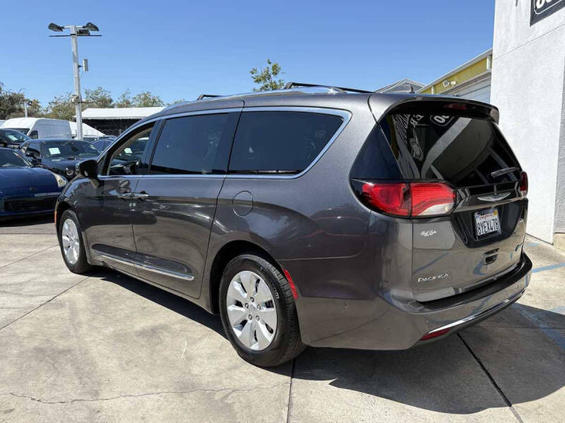 2018 Chrysler Pacifica Hybrid Limited