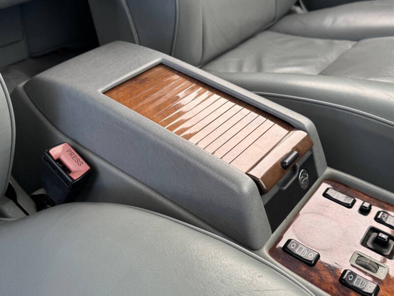 1989 Mercedes-Benz 560-Class 560 SEC