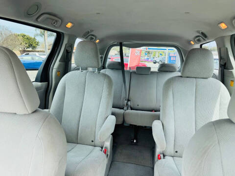 2012 Toyota Sienna Base 7-Passenger