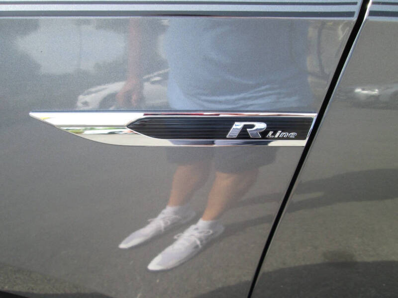 2017 Volkswagen Passat 1.8T R-Line