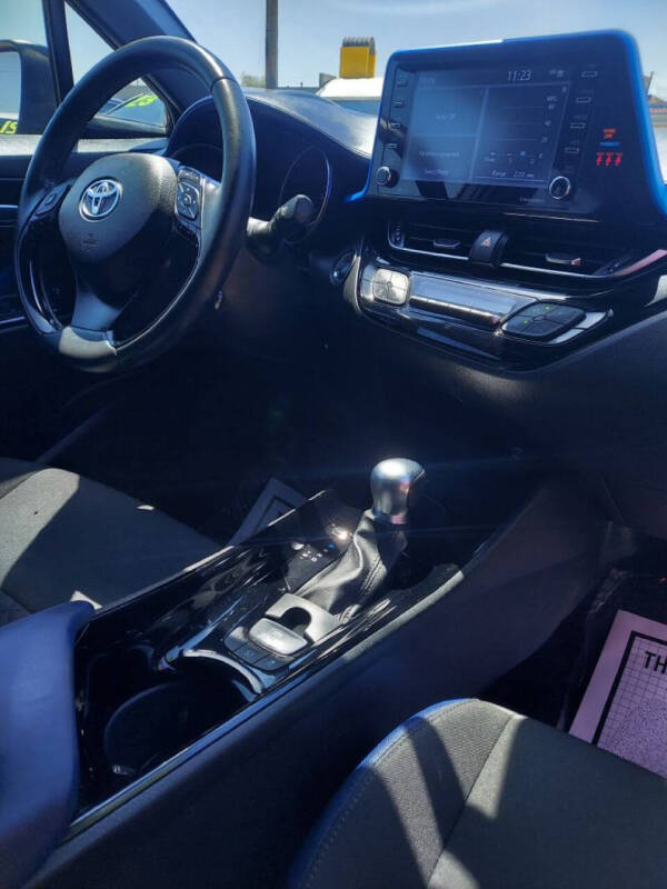 2022 Toyota C-HR XLE