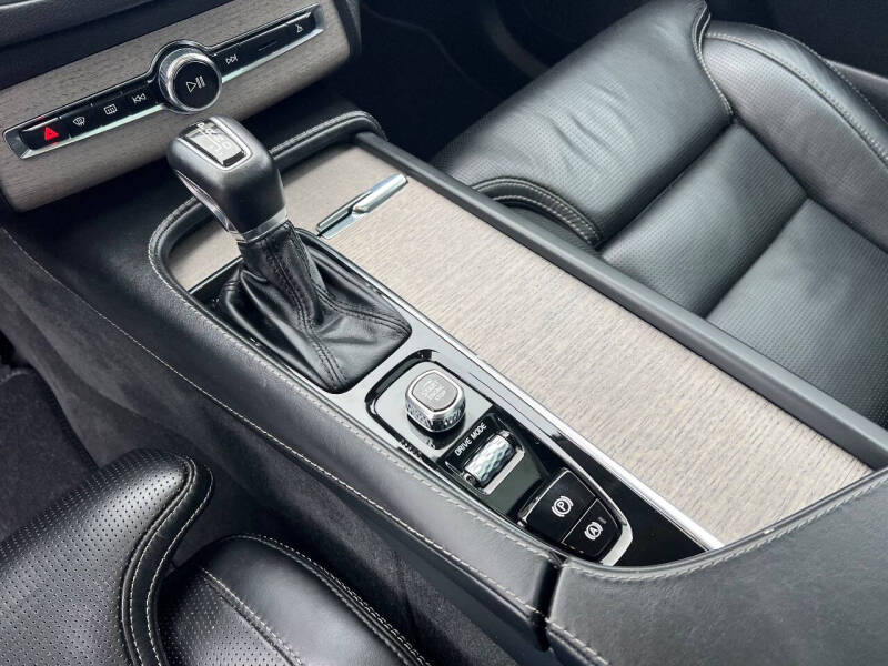 2021 Volvo XC90 T6 Inscription 6-Passenger