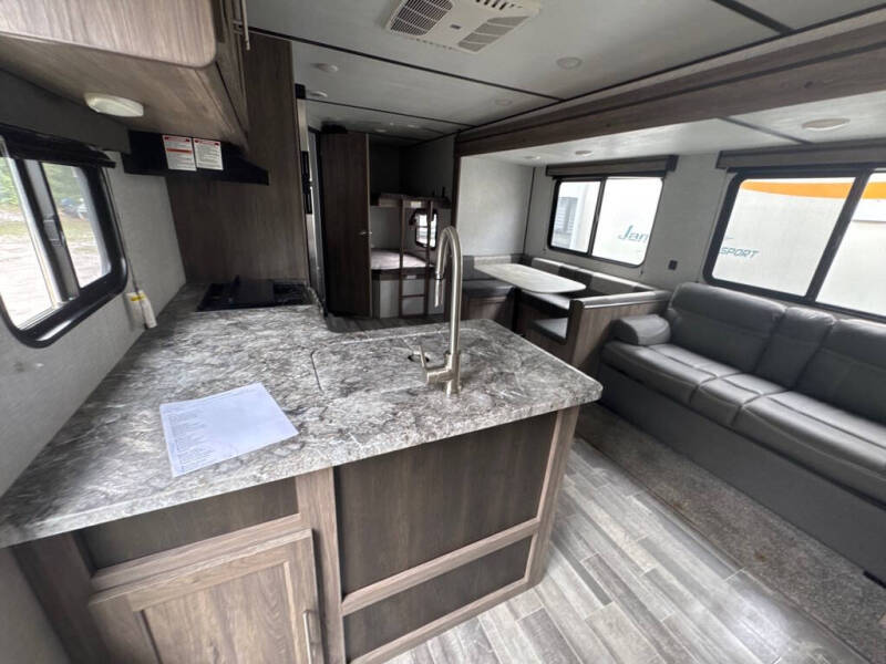 2022 Crossroads RV Zinger Lite