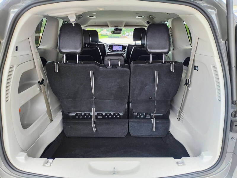 2022 Chrysler Pacifica Touring L