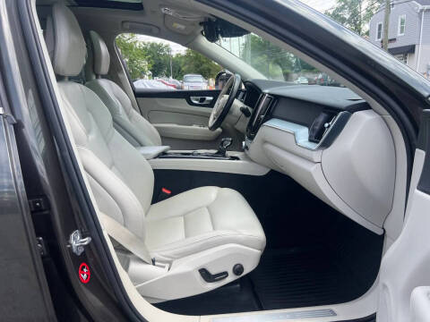 2018 Volvo XC60 T6 Momentum