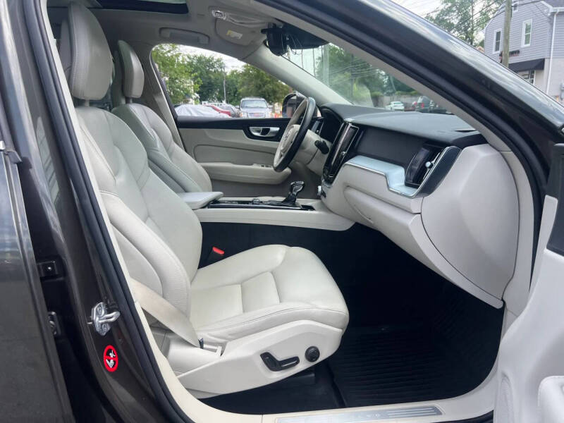 2018 Volvo XC60 T6 Momentum