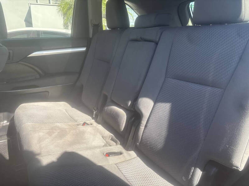 2015 Toyota Highlander LE