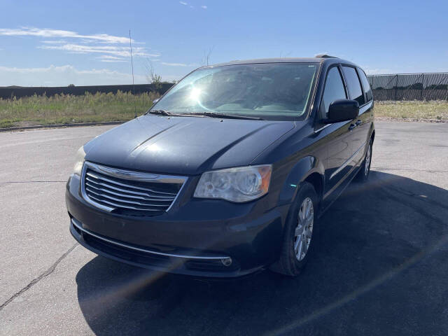 2014 Chrysler Town and Country for sale at Twin Cities Auctions in Elk River, MN