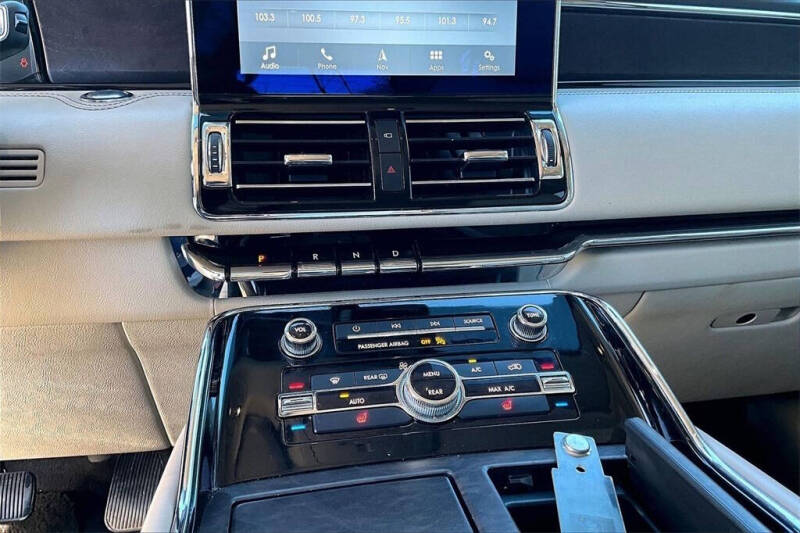 2019 Lincoln Navigator Select