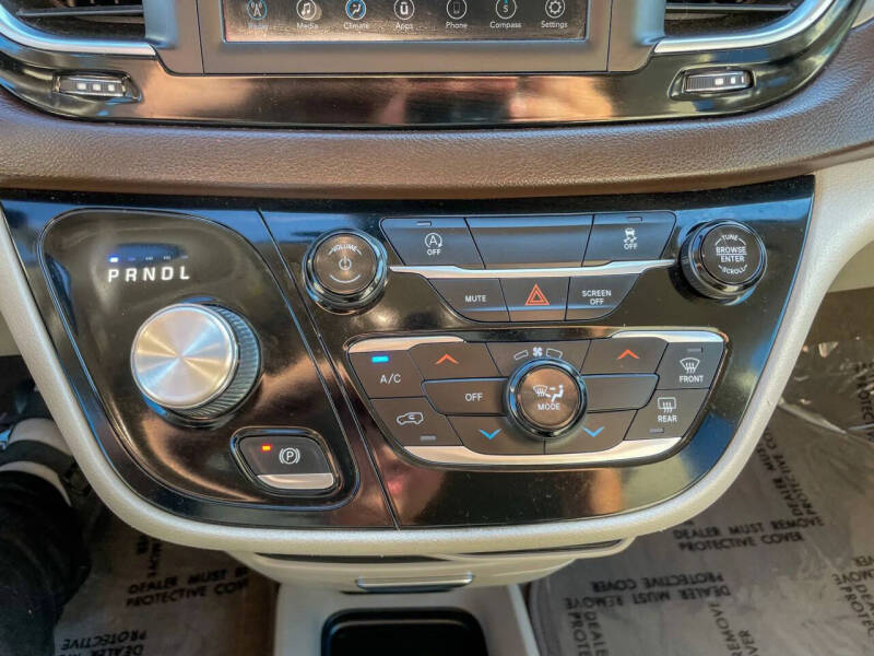 2020 Chrysler Voyager LXi