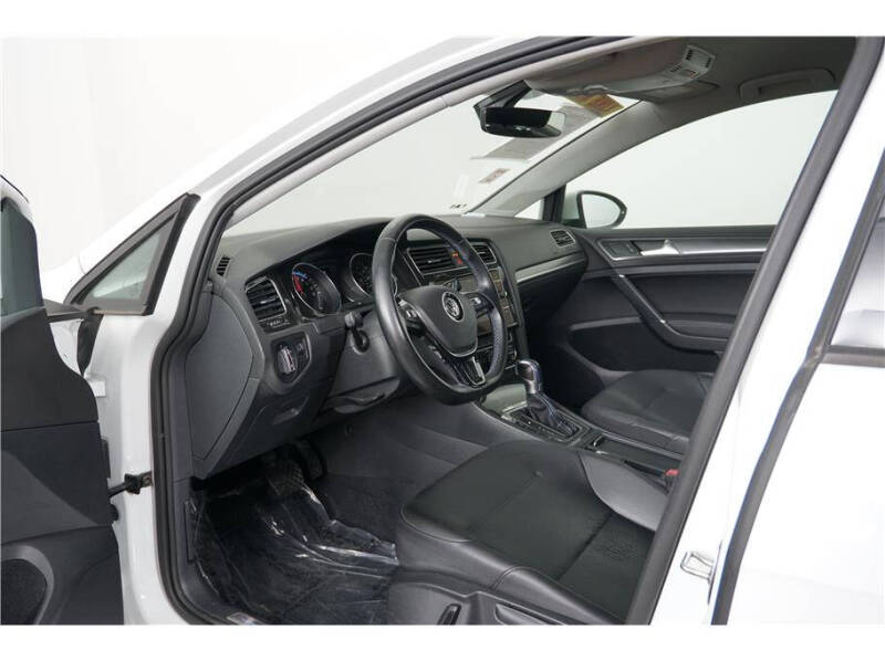 2017 Volkswagen e-Golf SEL Premium