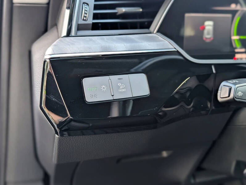 2021 Audi e-tron quattro Premium