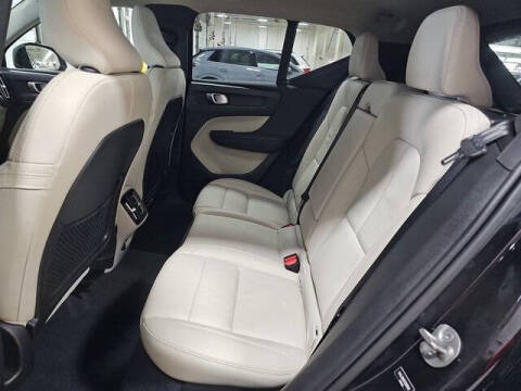 2023 Volvo XC40 B5 Plus Bright Theme