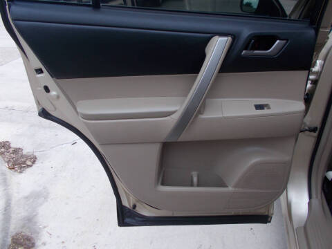 2012 Toyota Highlander SE