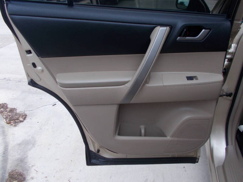2012 Toyota Highlander SE