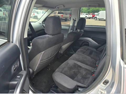 2012 Mitsubishi Outlander ES