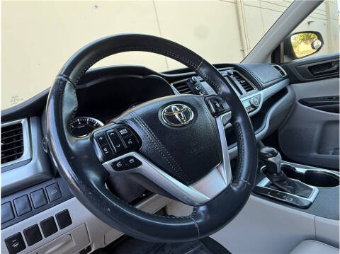 2016 Toyota Highlander