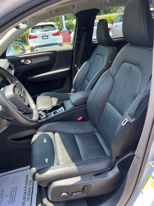 2024 Volvo XC40 B5 Plus Bright Theme