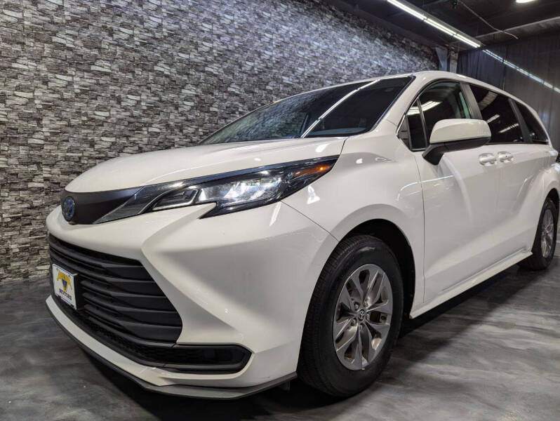 2022 Toyota Sienna LE 8-Passenger