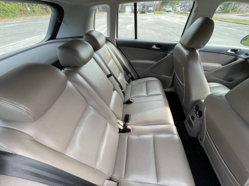 2010 Volkswagen Tiguan SEL