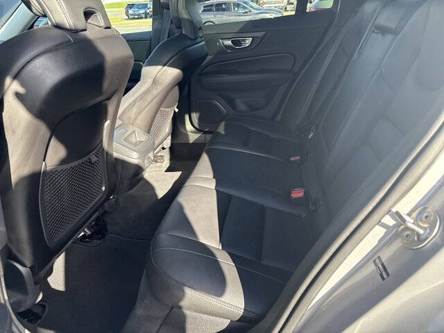 2025 Volvo V60 Cross Country B5 Plus