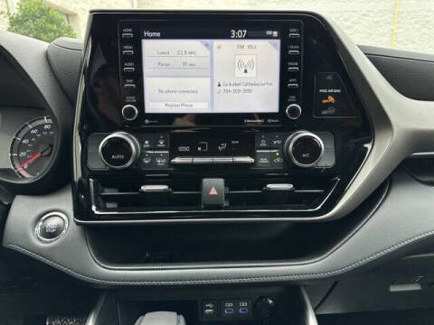 2022 Toyota Highlander LE