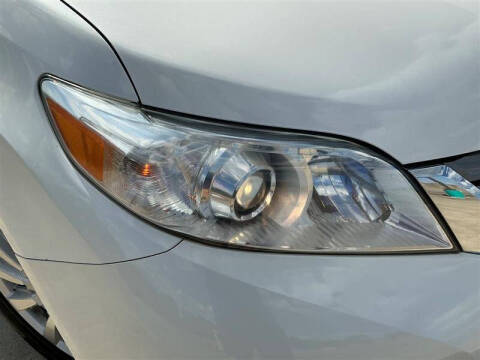 2017 Toyota Sienna XLE Premium 7-Passenger