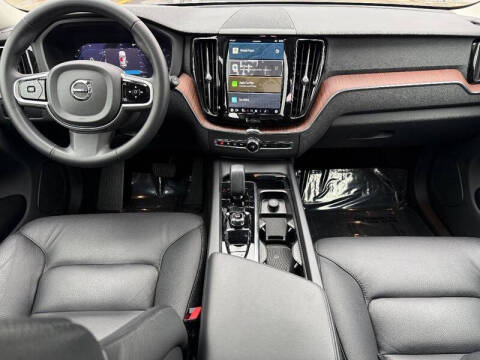 2024 Volvo XC60 B5 Plus Dark Theme