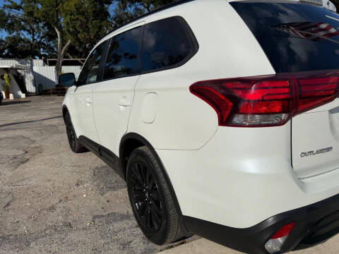 2020 Mitsubishi Outlander LE