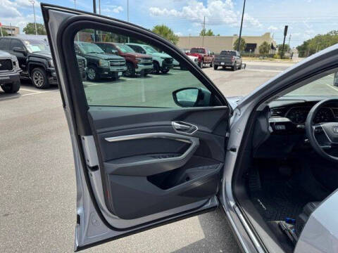 2022 Audi e-tron quattro Premium