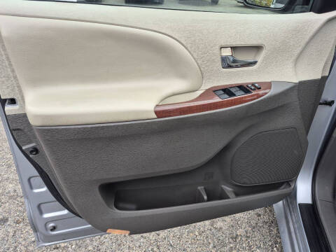 2014 Toyota Sienna XLE 8-Passenger