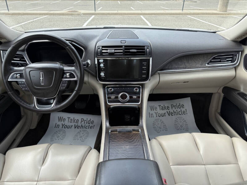 2017 Lincoln Continental Premiere