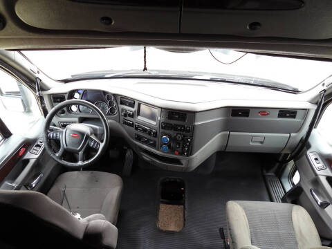 2015 Peterbilt 587