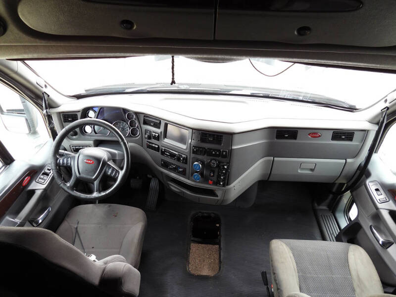 2015 Peterbilt 587
