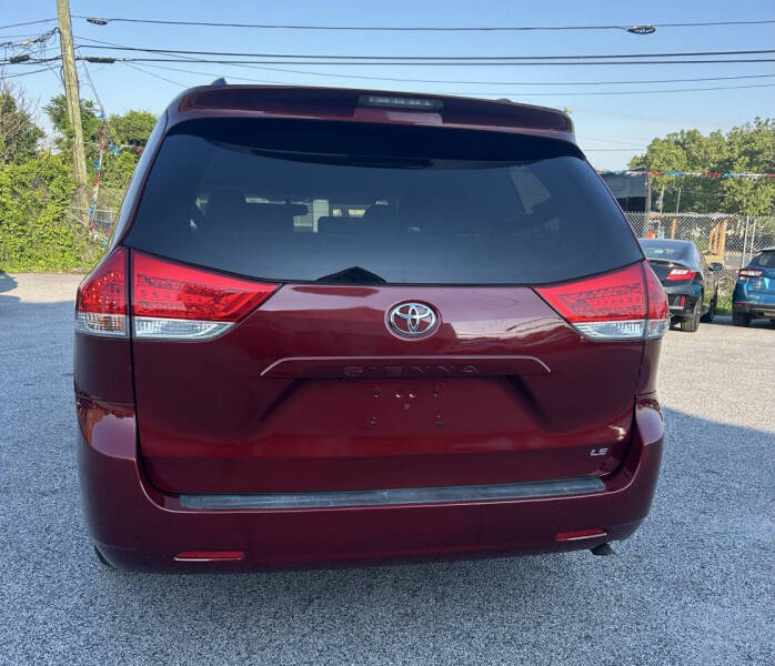 2014 Toyota Sienna LE 8-Passenger