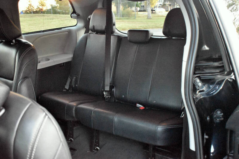 2017 Toyota Sienna SE 8-Passenger