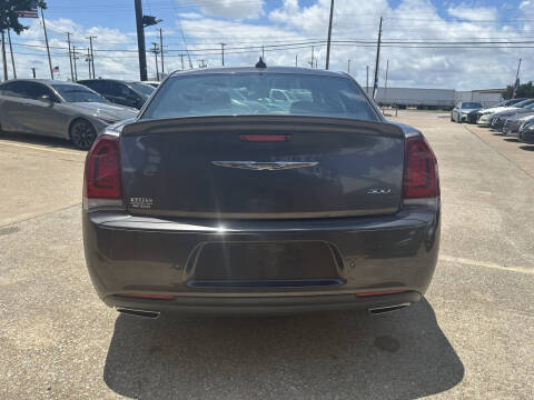 2018 Chrysler 300 S