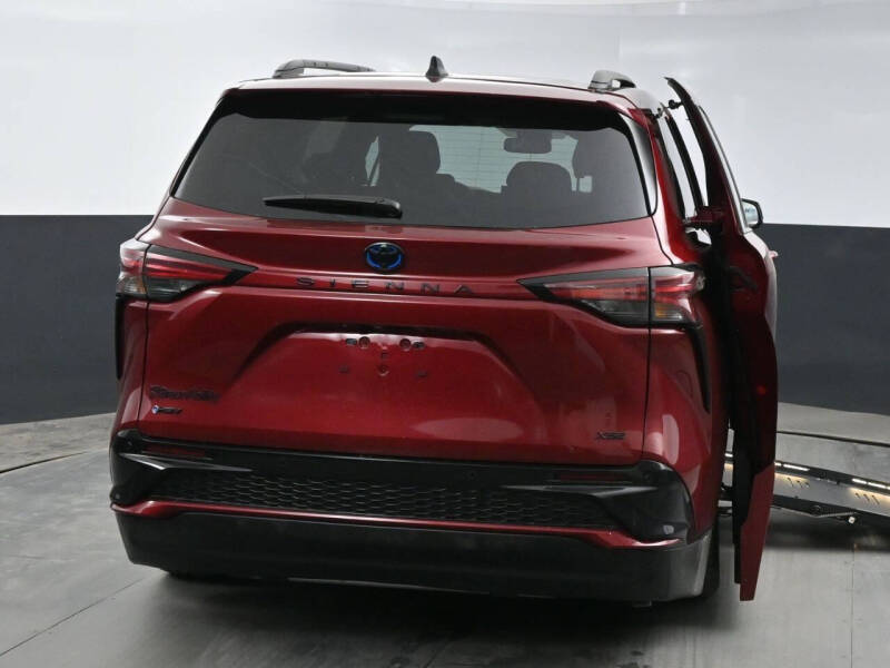 2025 Toyota Sienna XSE 7-Passenger