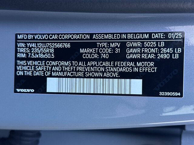 2025 Volvo XC40 B5 Core Bright Theme