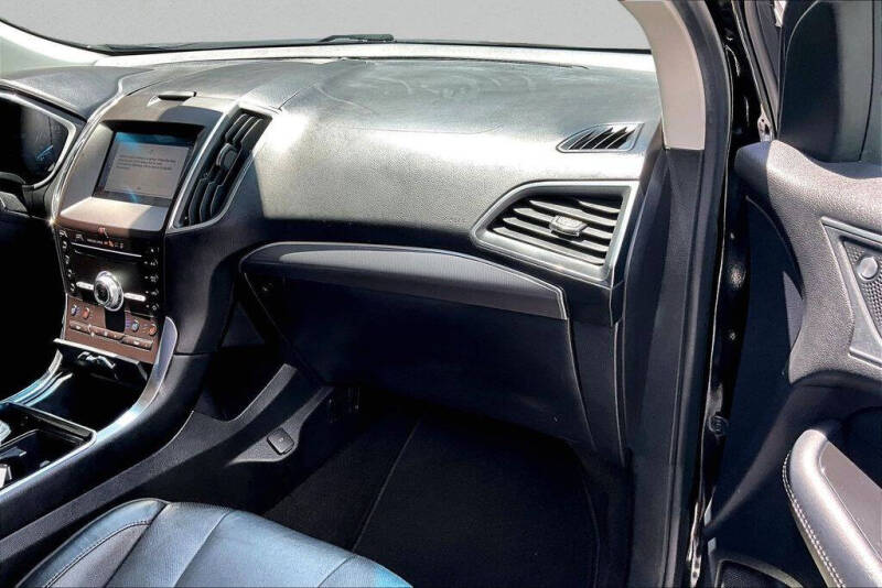 2019 Ford Edge Titanium