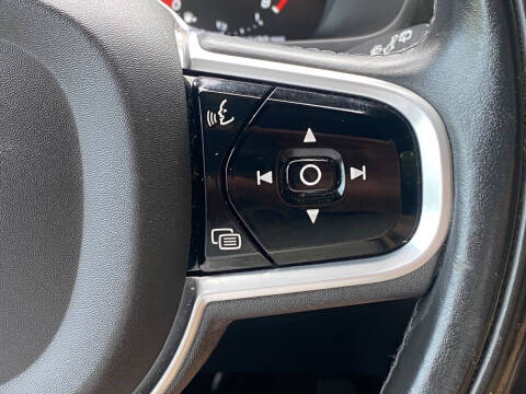 2018 Volvo XC90 T6 Momentum